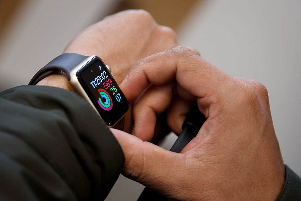 blood glucose tracking and can the Apple Watch do it