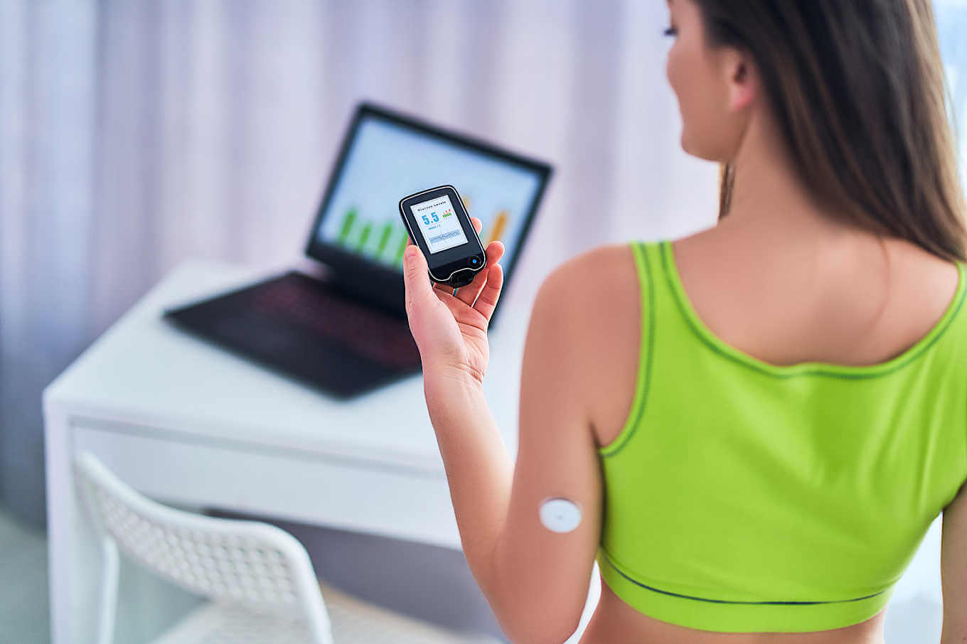 Choosing the Right Continuous Glucose Monitors: A Comprehensive Guide